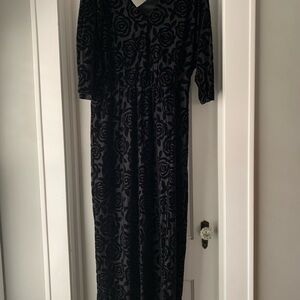 ASOS Curve Black Velvet Burnout Dress with 3/4 Cuffed Sleeves Size 16 EUC
